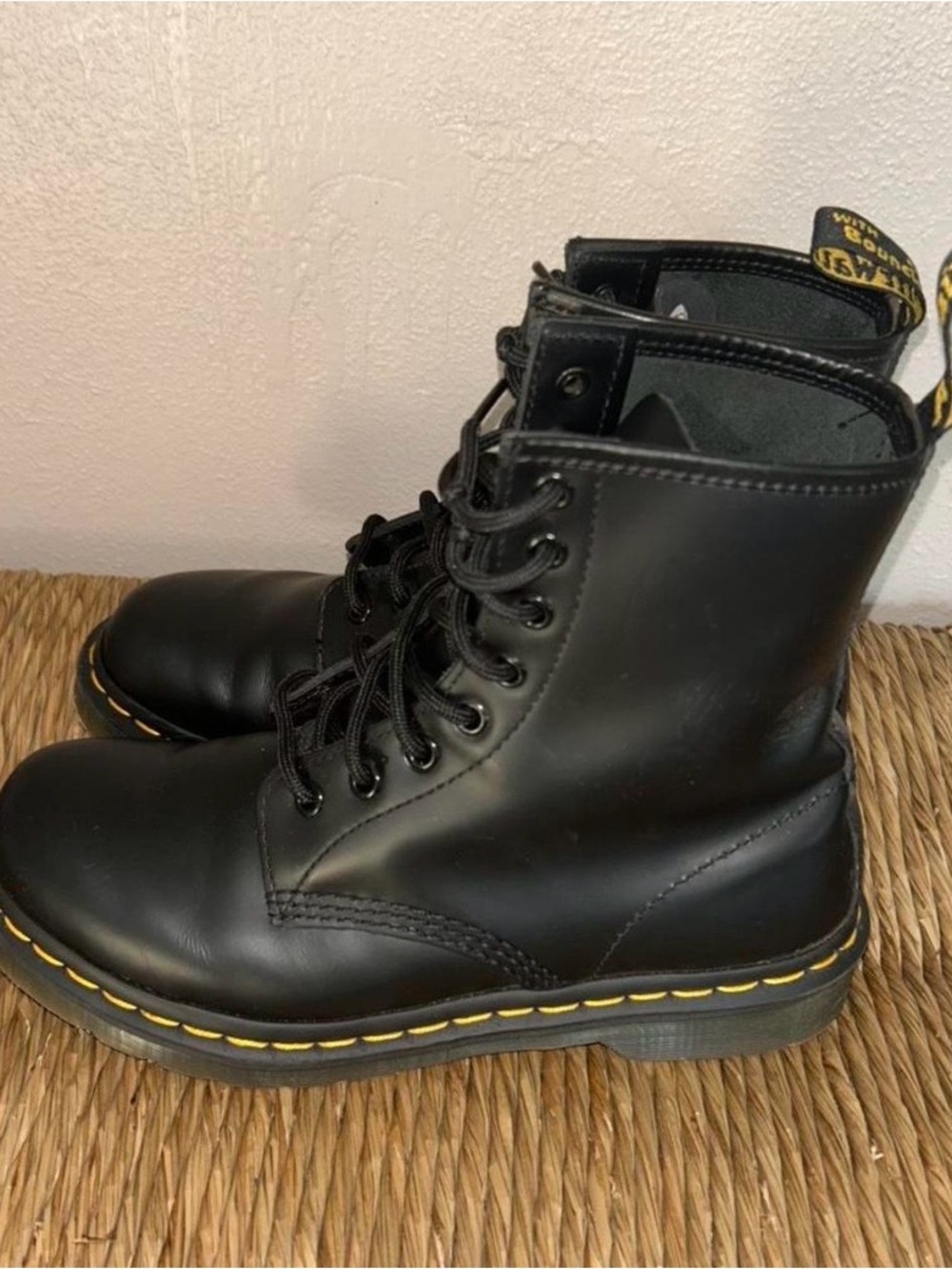 Dr Martens 1460 Womens US 8 Black Smooth Leather 8 Eye Combat Boots EU 39